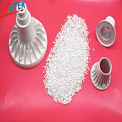 Cassa in alluminio bianca di plastica conduttiva del calore 1.8W più leggera del normale per la luce a LED