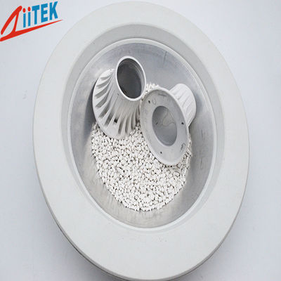 Cassa in alluminio bianca di plastica conduttiva del calore 1.8W più leggera del normale per la luce a LED