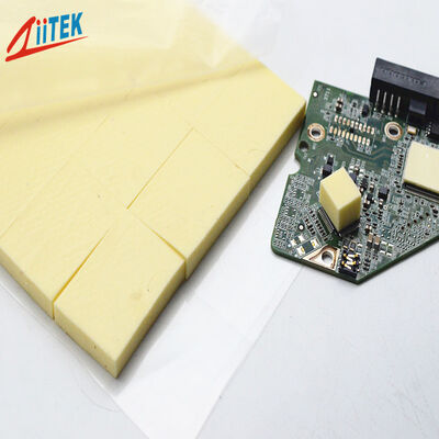 Materiale dell'interfaccia termica a base di silicone del cuscinetto termico della CPU con ritardante di fiamma e densità di 2,9 grammi per centimetro cubo