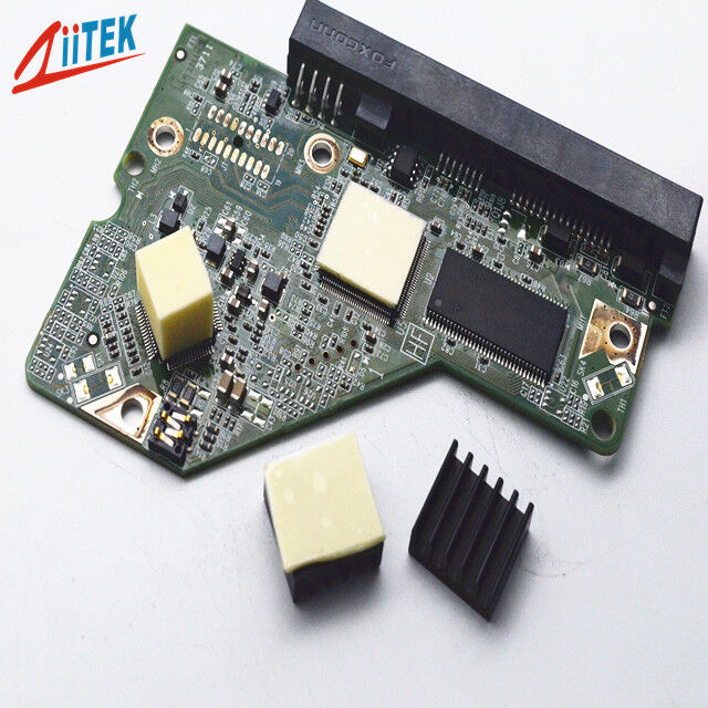 Materiale dell'interfaccia termica a base di silicone del cuscinetto termico della CPU con ritardante di fiamma e densità di 2,9 grammi per centimetro cubo